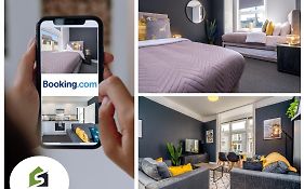 Cool & Comfortable Newly Refurbished Apartment By Sharphaus Short Lets & Serviced Accommodation Management